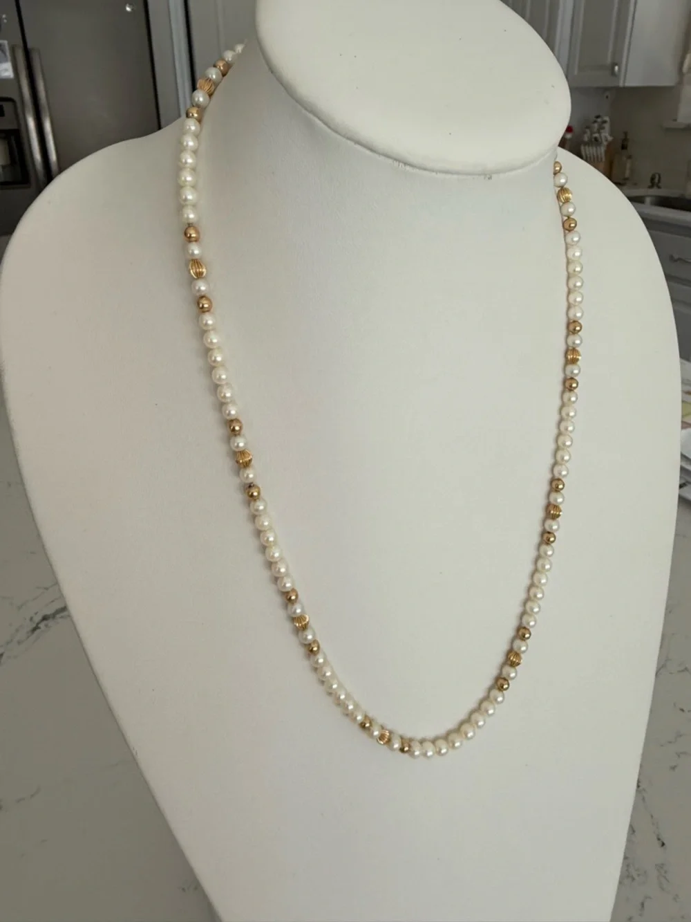 Classic Pearl necklace w/ Gold Beads - Picture 14 of 16